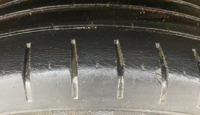 2016 Maruti Baleno ZETA PETROL 1.2, Petrol, Manual, 1,07,222 km, Left Rear Tyre Tread