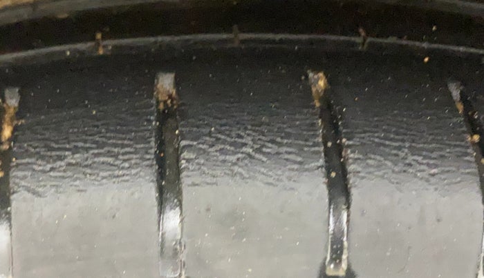 2016 Maruti Baleno ZETA PETROL 1.2, Petrol, Manual, 1,07,222 km, Right Rear Tyre Tread