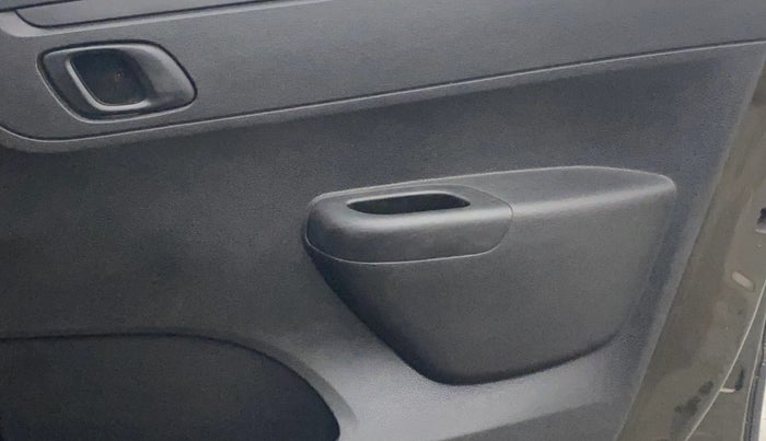 2021 Renault Kwid RXT 1.0 (O), Petrol, Manual, 36,999 km, Driver Side Door Panels Control