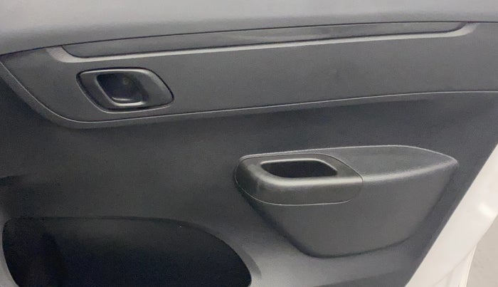 2021 Renault Kwid RXT 1.0 AMT (O), Petrol, Automatic, 58,532 km, Driver Side Door Panels Control