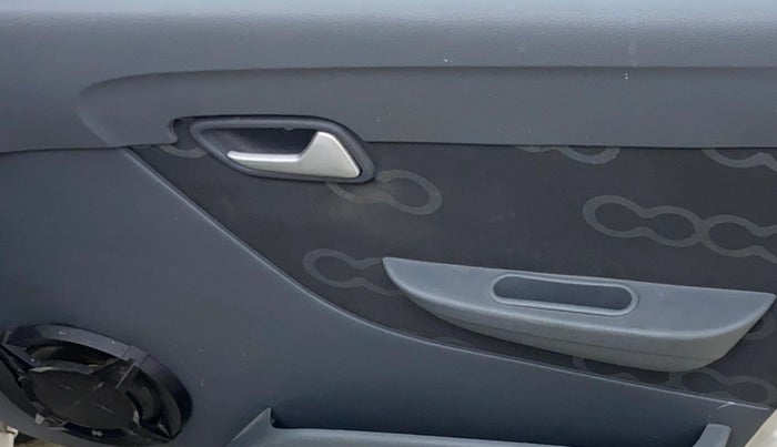 2015 Maruti Alto 800 LXI, Petrol, Manual, 38,152 km, Driver Side Door Panels Control