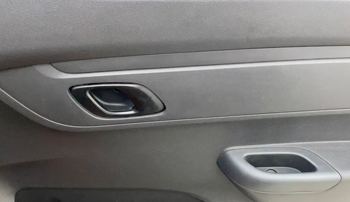 2015 Renault Kwid RXT 0.8, Petrol, Manual, 75,750 km, Driver Side Door Panels Control