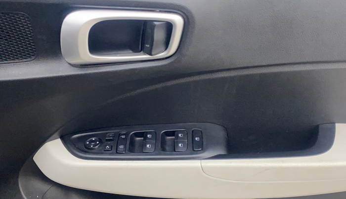 2022 Hyundai VENUE SX 1.2 PETROL, Petrol, Manual, 13,791 km, Driver Side Door Panels Control