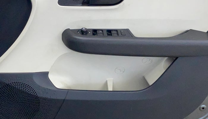 2023 Tata ALTROZ XM PLUS DIESEL, Diesel, Manual, 41,731 km, Driver Side Door Panels Control