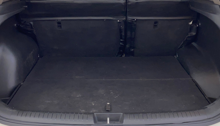 2016 Hyundai Creta SX PLUS AT 1.6 PETROL, Petrol, Automatic, 81,348 km, Boot Inside