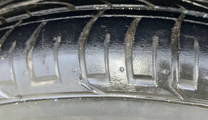 2016 Hyundai Creta SX PLUS AT 1.6 PETROL, Petrol, Automatic, 81,348 km, Right Front Tyre Tread