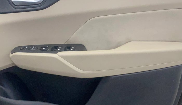 2019 Hyundai Verna 1.6 VTVT SX, Petrol, Manual, 50,472 km, Driver Side Door Panels Control