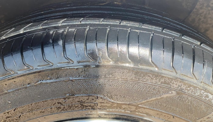 2016 Hyundai Elite i20 MAGNA 1.2, Petrol, Manual, 53,399 km, Right Front Tyre Tread