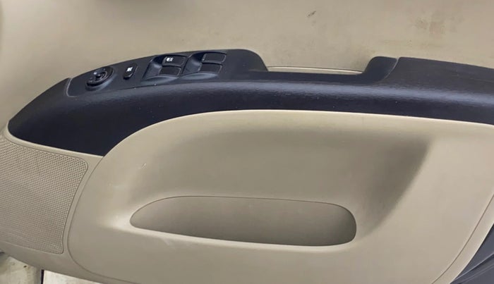 2013 Hyundai i10 SPORTZ 1.2, Petrol, Manual, 1,03,373 km, Driver Side Door Panels Control