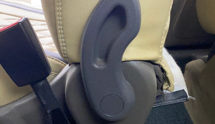 2013 Hyundai i10 SPORTZ 1.2, Petrol, Manual, 1,03,373 km, Driver Side Adjustment Panel