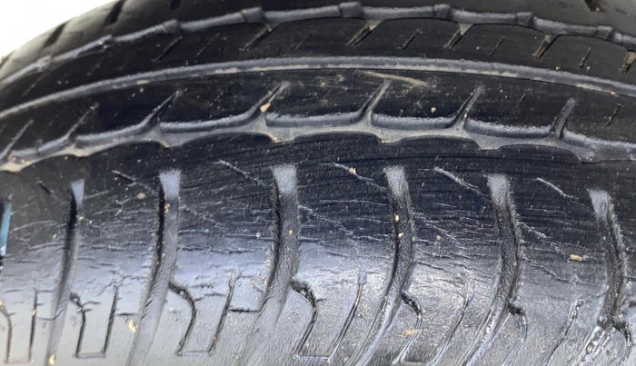 2015 Maruti Wagon R 1.0 VXI AMT, Petrol, Automatic, 49,527 km, Right Rear Tyre Tread