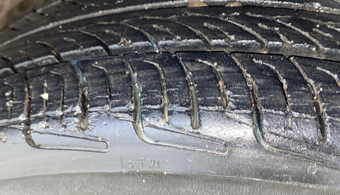 2015 Maruti Wagon R 1.0 VXI AMT, Petrol, Automatic, 49,527 km, Right Front Tyre Tread