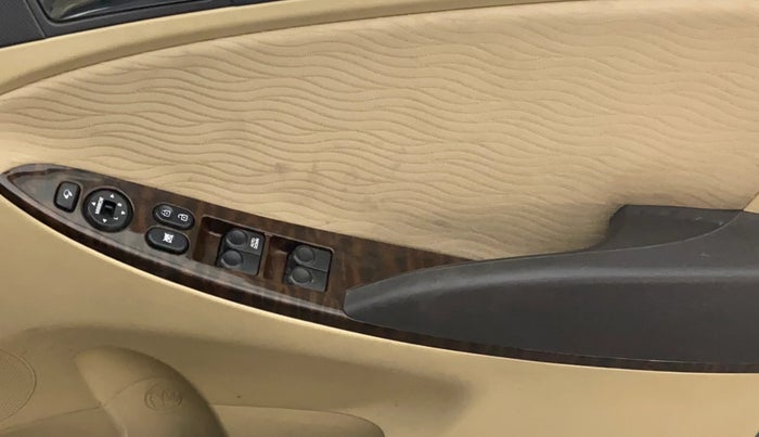 2013 Hyundai Verna FLUIDIC 1.6 VTVT SX, Petrol, Manual, 1,35,690 km, Driver Side Door Panels Control