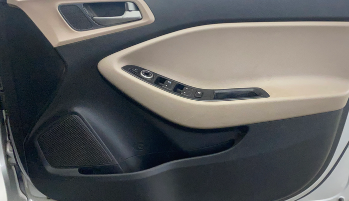 2017 Hyundai Elite i20 SPORTZ 1.2, CNG, Manual, 64,519 km, Driver Side Door Panels Control