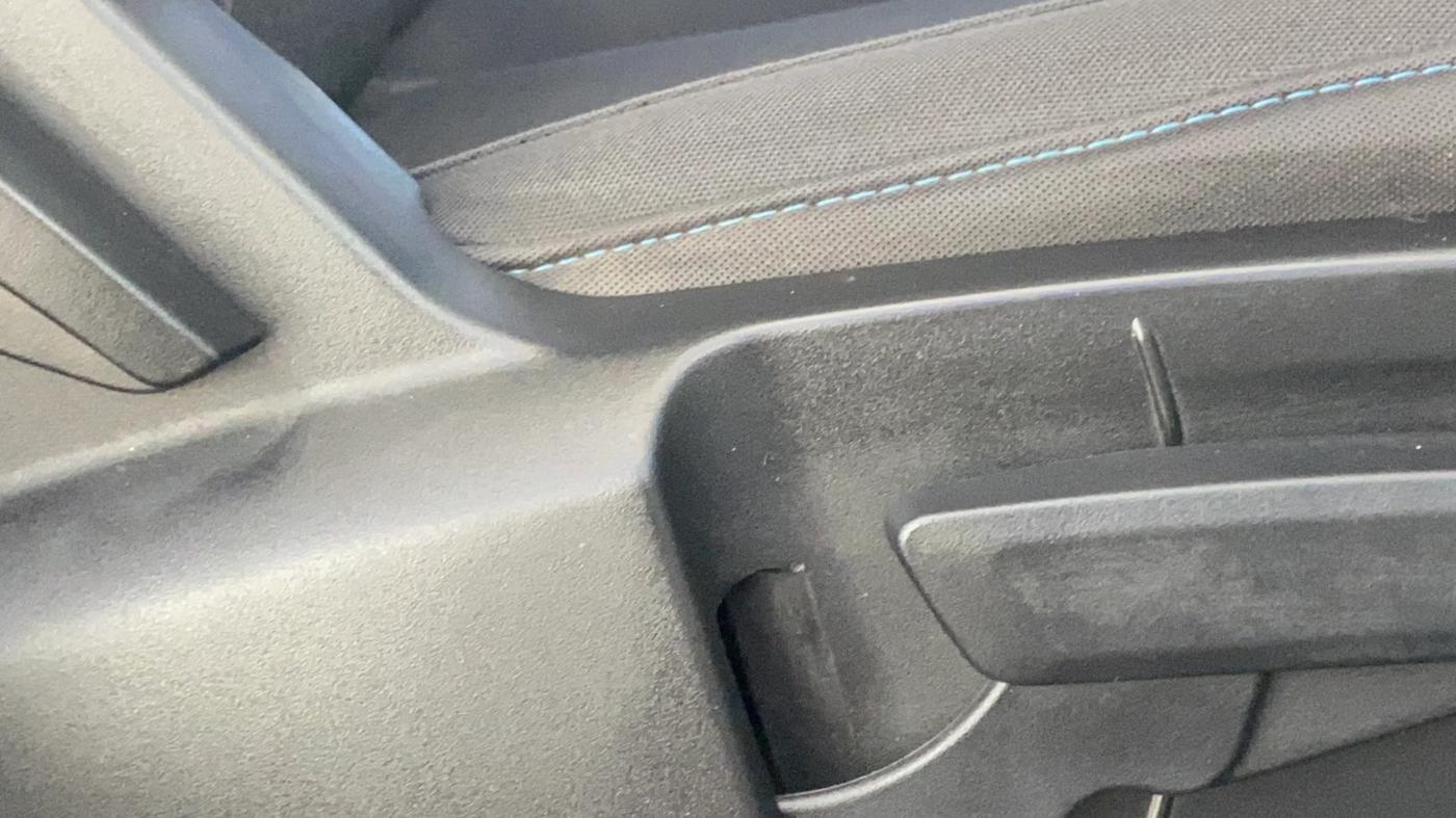 2024 Tata PUNCH Creative Dual Tone MT Sunroof, Petrol, Manual, 25,540 km, Driver Side Adjustment Panel