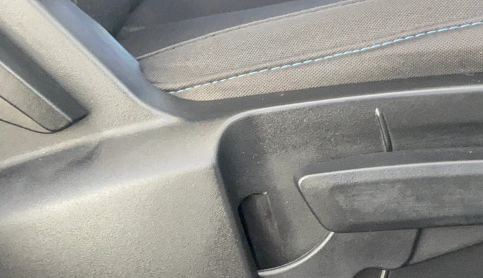 2024 Tata PUNCH Creative Dual Tone MT Sunroof, Petrol, Manual, 25,540 km, Driver Side Adjustment Panel