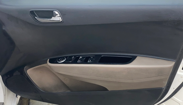 2015 Hyundai Grand i10 SPORTZ 1.2 KAPPA VTVT, Petrol, Manual, 71,243 km, Driver Side Door Panels Control