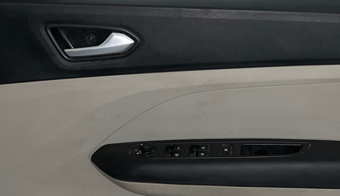 2022 Renault TRIBER RXZ, Petrol, Manual, 35,238 km, Driver Side Door Panels Control