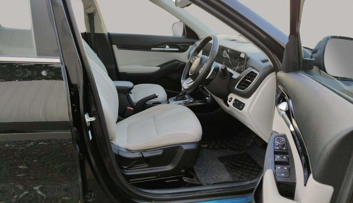 2024 KIA SELTOS  HTX 1.5 DIESEL AT, Diesel, Automatic, 19,001 km, Right Side Front Door Cabin