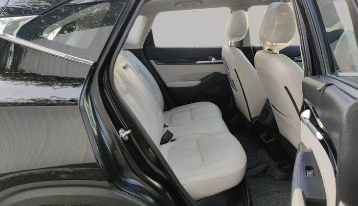 2024 KIA SELTOS  HTX 1.5 DIESEL AT, Diesel, Automatic, 19,001 km, Right Side Rear Door Cabin