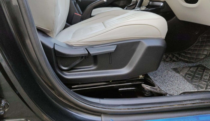 2024 KIA SELTOS  HTX 1.5 DIESEL AT, Diesel, Automatic, 19,001 km, Driver Side Adjustment Panel