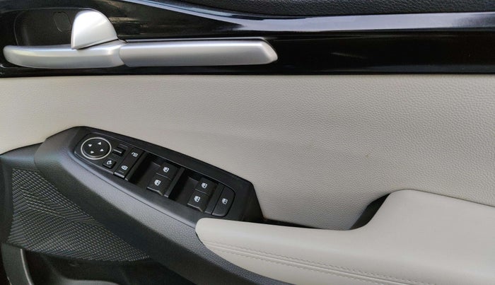 2024 KIA SELTOS  HTX 1.5 DIESEL AT, Diesel, Automatic, 19,001 km, Driver Side Door Panels Control