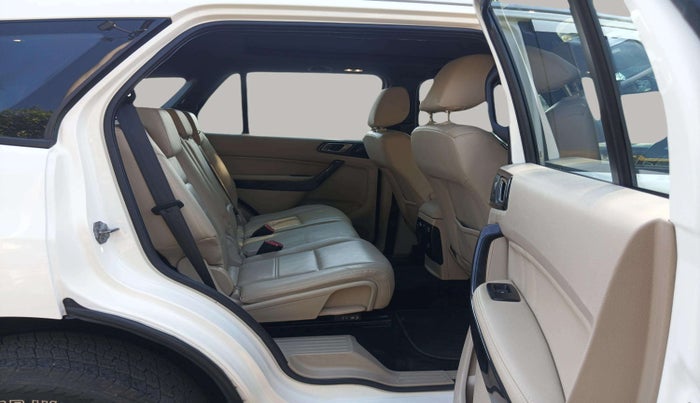 2020 Ford Endeavour TITANIUM PLUS 2.0 4X2 AT SUNROOF, Diesel, Automatic, 65,623 km, Right Side Rear Door Cabin