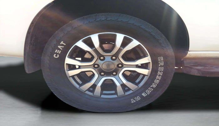 2020 Ford Endeavour TITANIUM PLUS 2.0 4X2 AT SUNROOF, Diesel, Automatic, 65,623 km, Right Rear Wheel