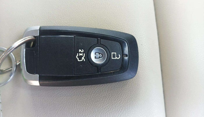 2020 Ford Endeavour TITANIUM PLUS 2.0 4X2 AT SUNROOF, Diesel, Automatic, 65,623 km, Key Close Up