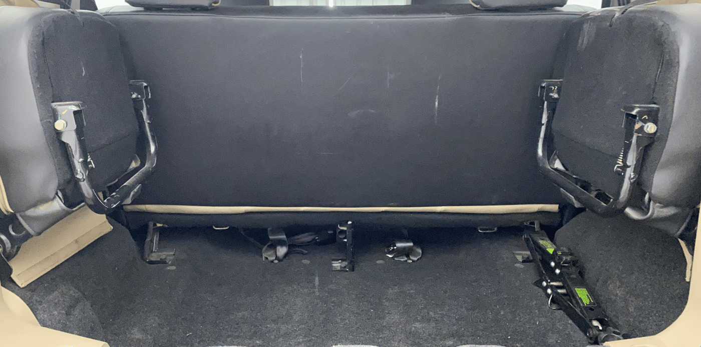2017 Mahindra TUV300 T10 DUAL TONE, Diesel, Manual, 65,100 km, Boot Inside