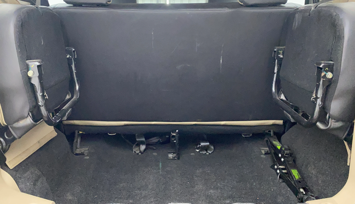 2017 Mahindra TUV300 T10 DUAL TONE, Diesel, Manual, 65,032 km, Boot Inside