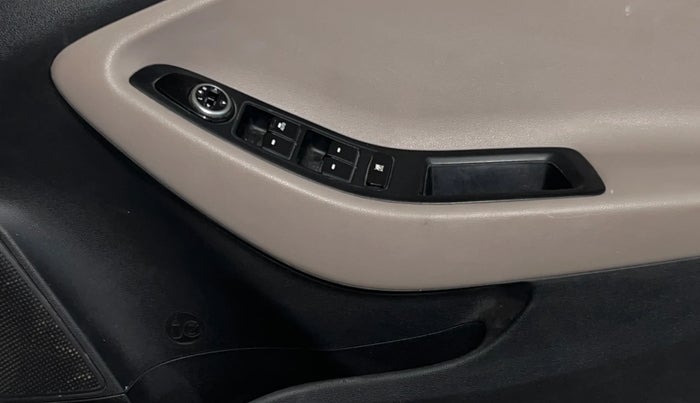 2015 Hyundai Elite i20 MAGNA 1.2, Petrol, Manual, 62,238 km, Driver Side Door Panels Control