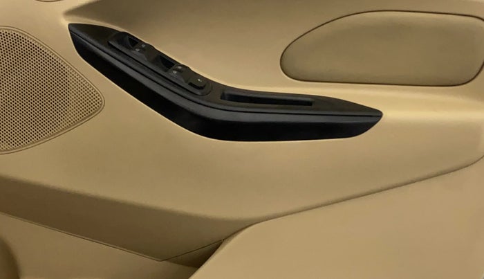 2016 Ford Figo Aspire TITANIUM 1.2 PETROL, Petrol, Manual, 88,433 km, Driver Side Door Panels Control