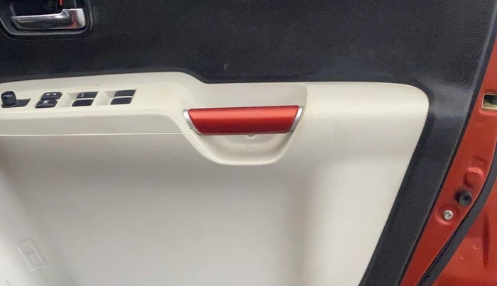 2017 Maruti IGNIS DELTA 1.2, Petrol, Manual, 39,610 km, Driver Side Door Panels Control