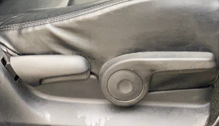 2018 Maruti S Cross ZETA 1.3, Diesel, Manual, 1,34,311 km, Driver Side Adjustment Panel