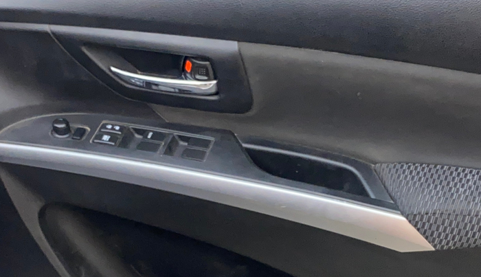 2018 Maruti S Cross ZETA 1.3, Diesel, Manual, 1,34,311 km, Driver Side Door Panels Control