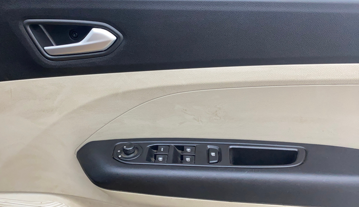 2022 Renault TRIBER RXZ AMT, Petrol, Automatic, 8,177 km, Driver Side Door Panels Control