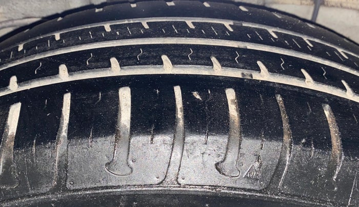 2018 Hyundai Elite i20 MAGNA EXECUTIVE 1.2, Petrol, Manual, 3,990 km, Right Rear Tyre Tread