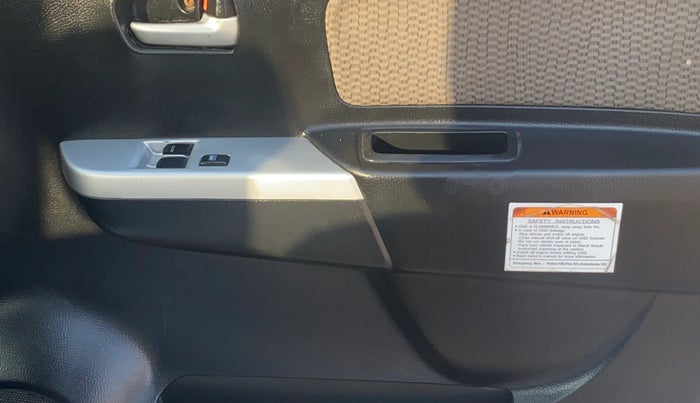 2015 Maruti Wagon R 1.0 LXI CNG, CNG, Manual, 63,864 km, Driver Side Door Panels Control