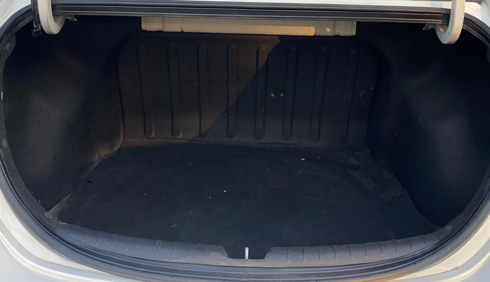 2018 Hyundai Verna 1.6 VTVT SX O, Petrol, Manual, 75,339 km, Boot Inside