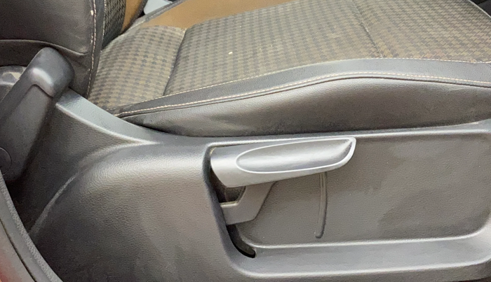 2017 Volkswagen Polo HIGHLINE PLUS 1.2(16 ALLOY, Petrol, Manual, 1,04,272 km, Driver Side Adjustment Panel