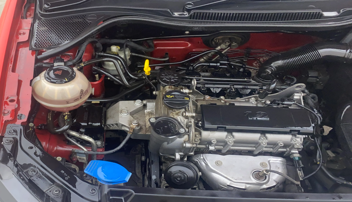 2017 Volkswagen Polo HIGHLINE PLUS 1.2(16 ALLOY, Petrol, Manual, 1,04,272 km, Engine View - Right