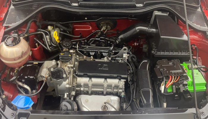 2017 Volkswagen Polo HIGHLINE PLUS 1.2(16 ALLOY, Petrol, Manual, 1,04,272 km, Engine View