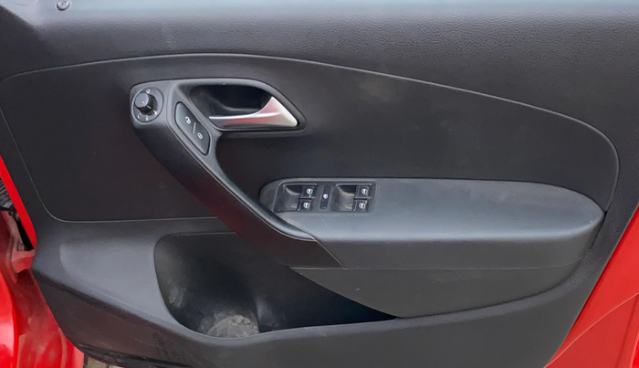 2017 Volkswagen Polo HIGHLINE PLUS 1.2(16 ALLOY, Petrol, Manual, 1,04,272 km, Driver Side Door Panels Control