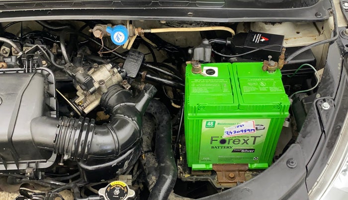 2013 Hyundai i10 MAGNA 1.1, CNG, Manual, 1,06,330 km, Engine View - Left