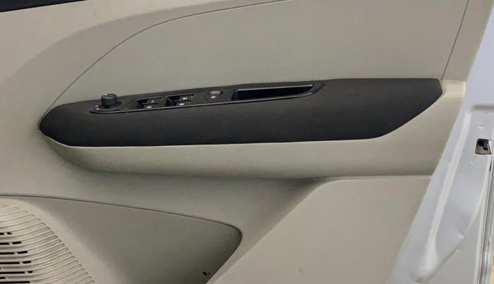 2019 Renault TRIBER RXZ, Petrol, Manual, 56,981 km, Driver Side Door Panels Control