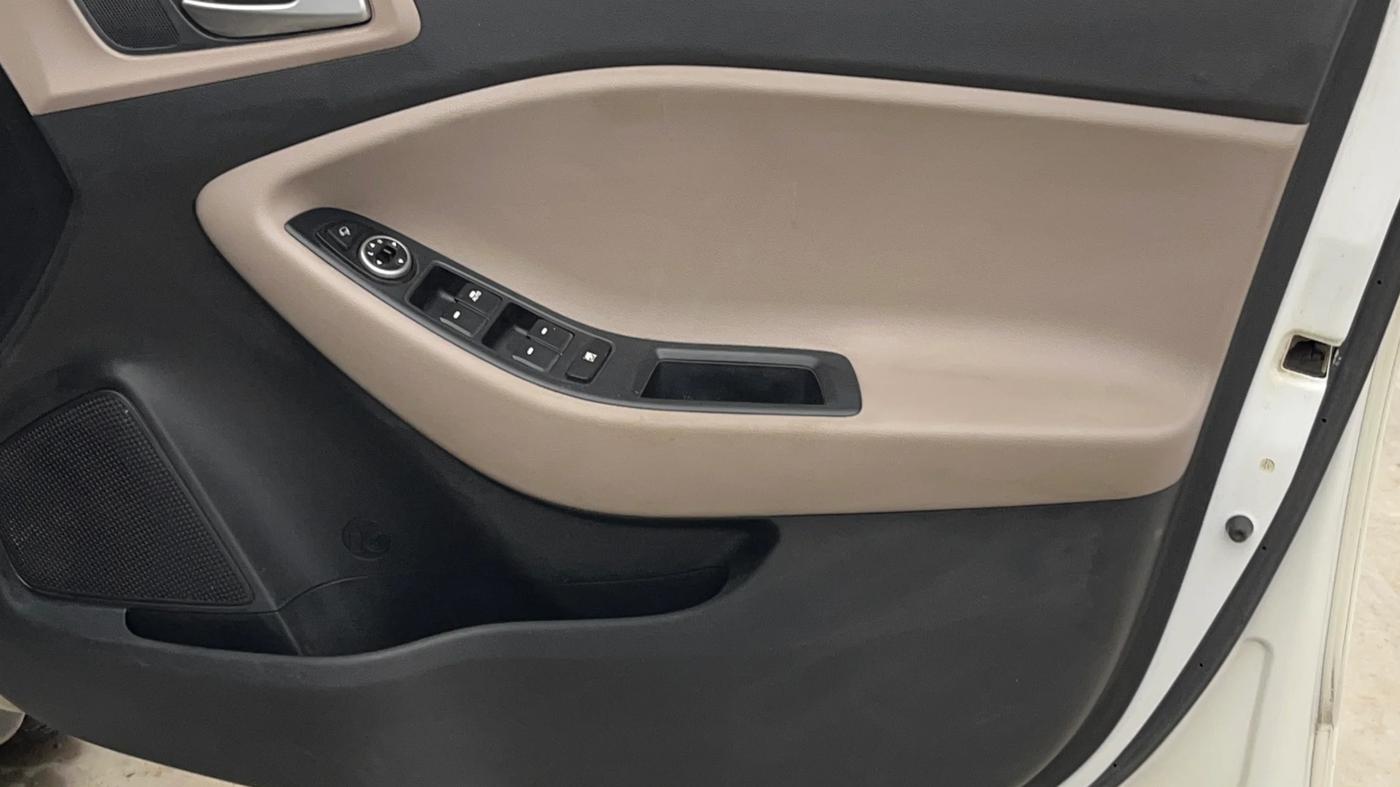 2015 Hyundai Elite i20 SPORTZ 1.2, Petrol, Manual, 83,926 km, Driver Side Door Panels Control