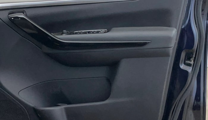 2023 Mahindra XUV700 AX 7 LUXURY P AT 7 STR, Petrol, Automatic, 14,877 km, Driver Side Door Panels Control