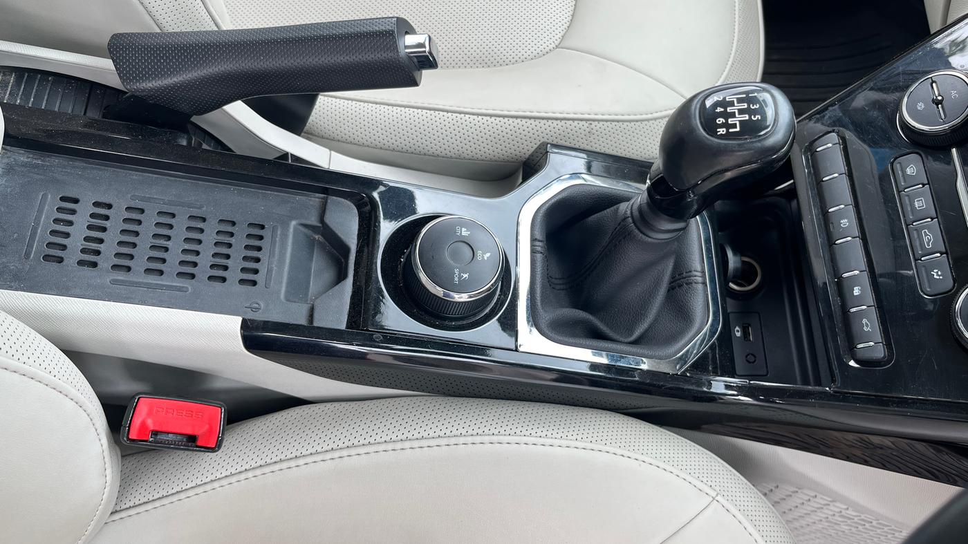 2023 Tata NEXON XZ Plus LUX, Petrol, Manual, 34,006 km, Gear Lever