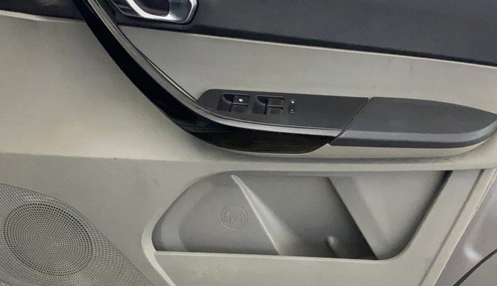 2019 Tata Tiago XZA PLUS PETROL, CNG, Automatic, 37,176 km, Driver Side Door Panels Control